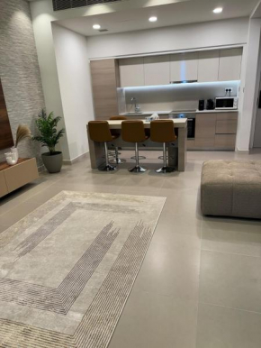 Mall connected Luxury 2 bedrooms Aprt, WIFI & more